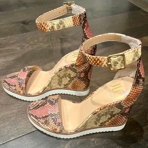 Size 6 J Lo Wedges